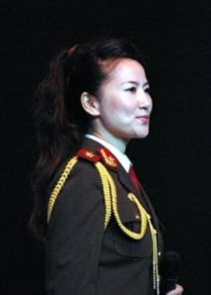 现为济南军区前卫文工团独唱演员(兼河南坠子演唱,曾获得全军文艺