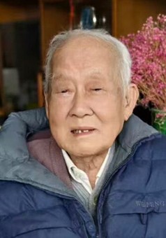 周良便装照