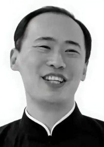 李晓龙便装照
