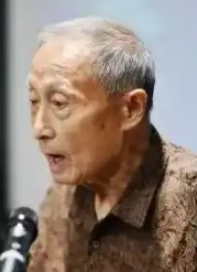 缪礼治便装照