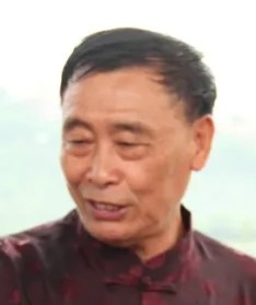 陈振球便装照